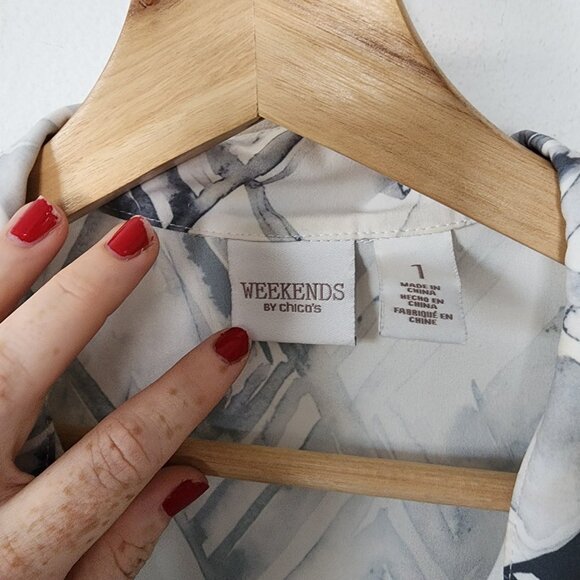 Weekends Chicos Size 1 Button Down Grey Blouse Shacket Light Jacket - Picture 3 of 4